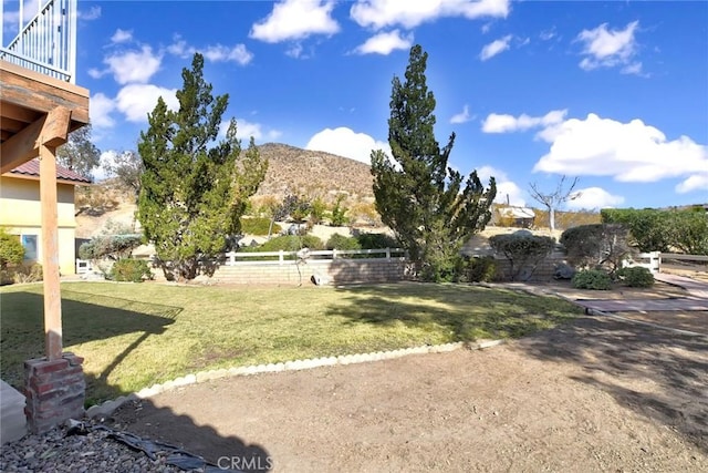 view of yard with a mountain view