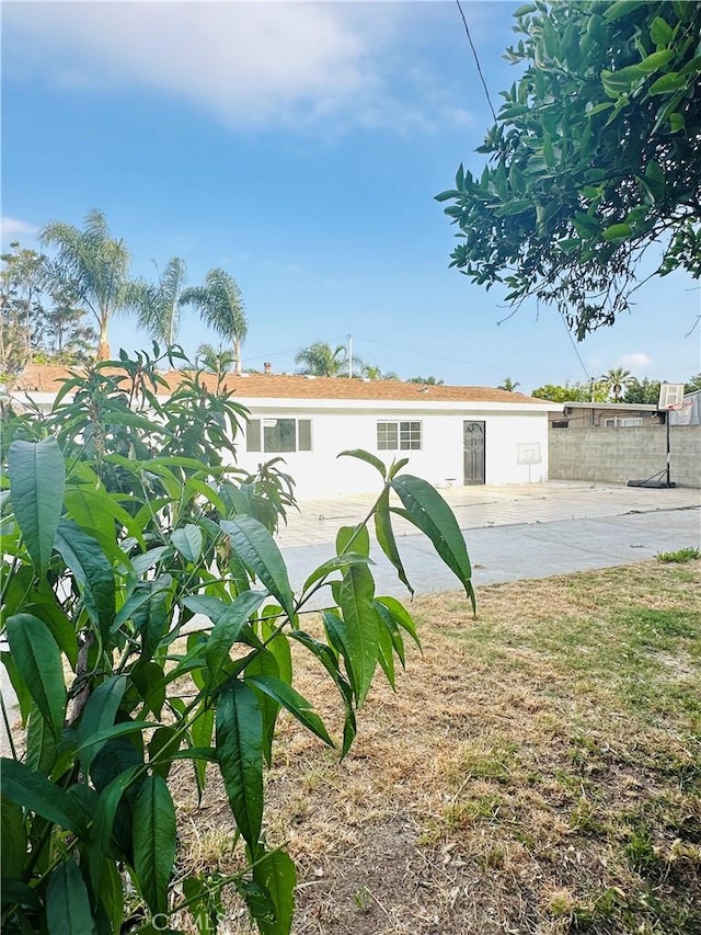 view of front of house featuring a patio area