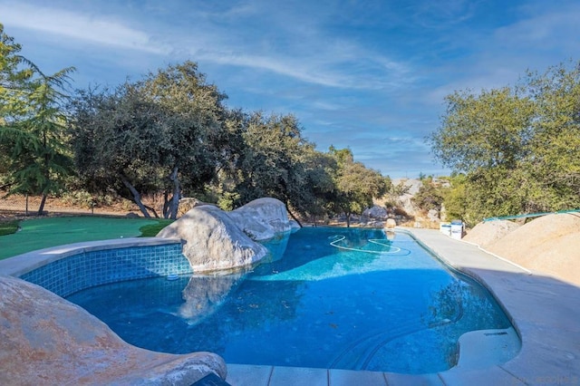 view of swimming pool