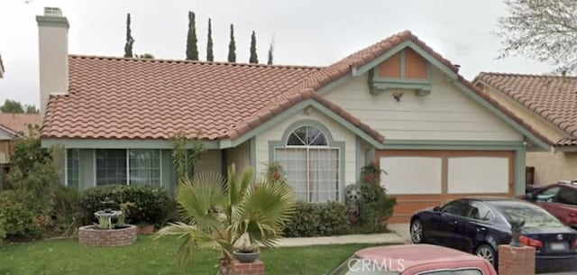 view of front of house featuring a front lawn