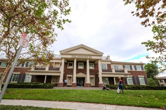 view of building exterior