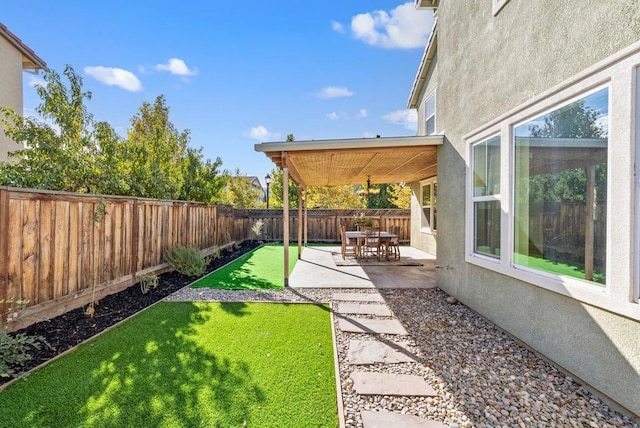 view of yard featuring a patio