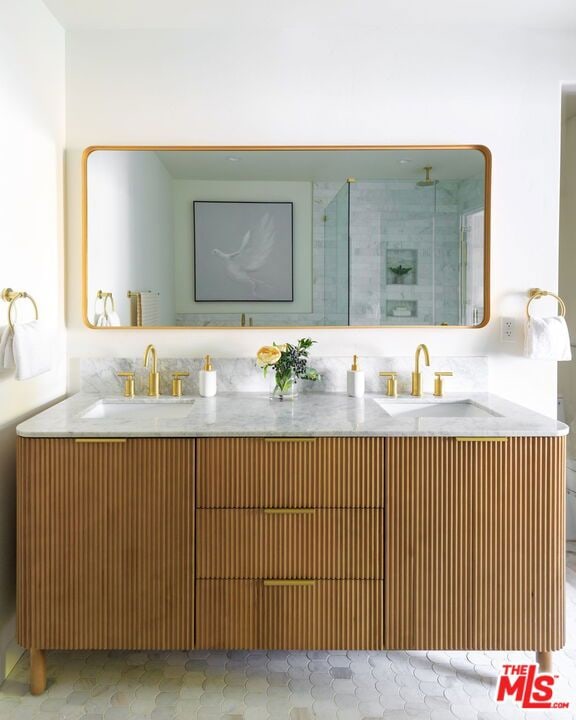 bathroom with a shower with door, vanity, and toilet