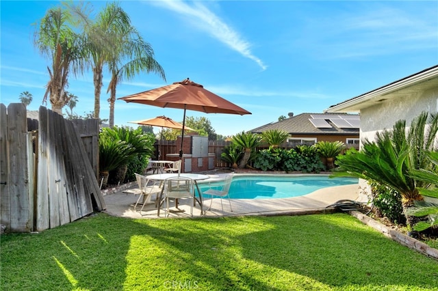 view of pool featuring a yard