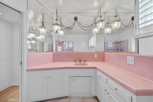 bathroom featuring tasteful backsplash and vanity