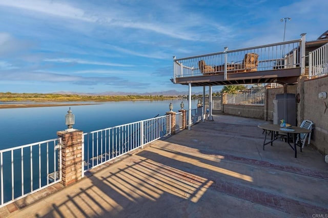 dock area featuring a water view