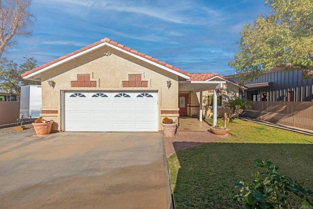 view of front facade featuring a front lawn and a garage