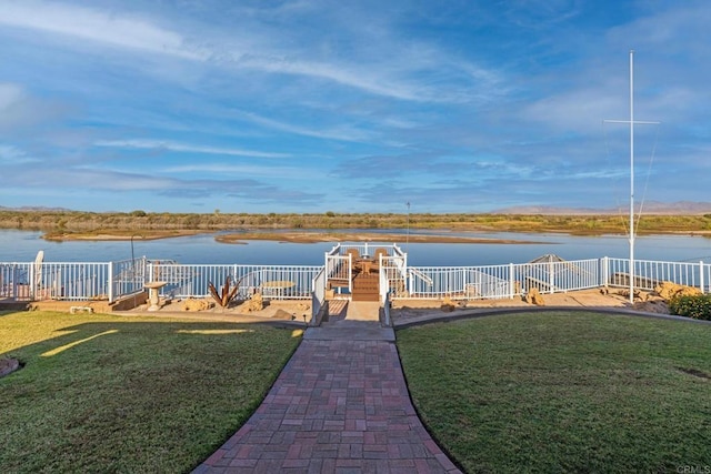 view of yard featuring a water view