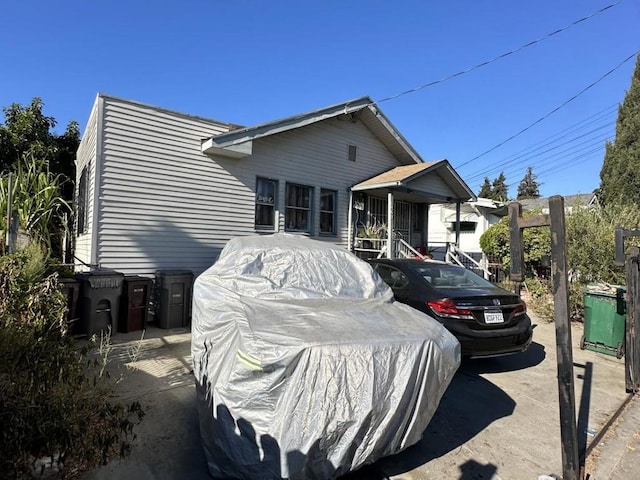 view of front of property with covered porch