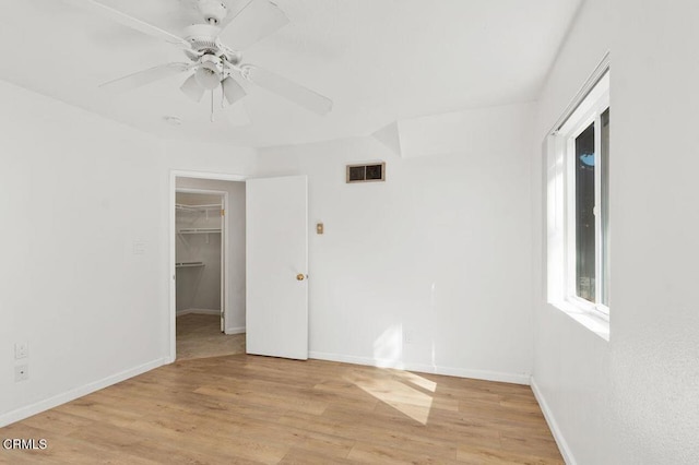 unfurnished room featuring light hardwood / wood-style flooring and ceiling fan