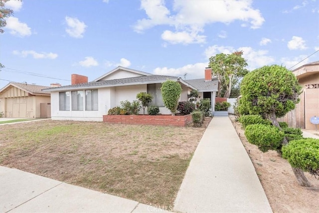 view of front of house with a front lawn