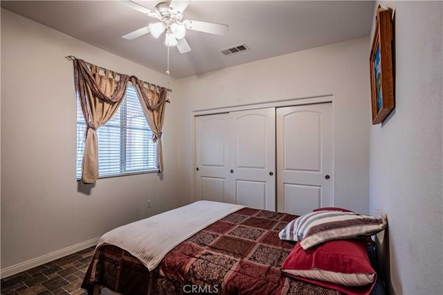 bedroom featuring ceiling fan and a closet