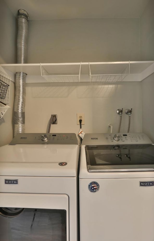 laundry room with washing machine and clothes dryer