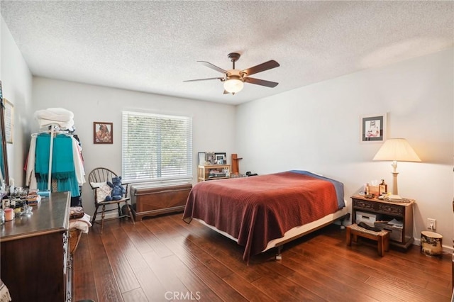 bedroom featuring a textured ceiling, dark hardwood / wood-style floors, and ceiling fan