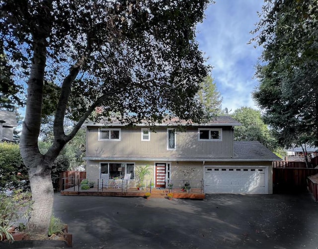 view of front property featuring a garage