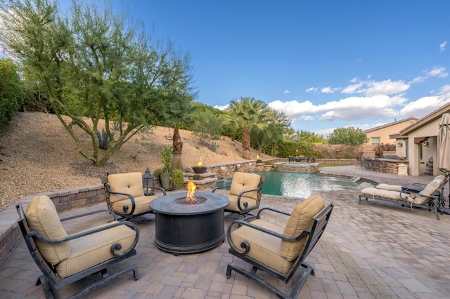 view of patio with a fire pit