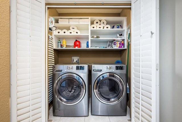 laundry room with light tile patterned floors and independent washer and dryer