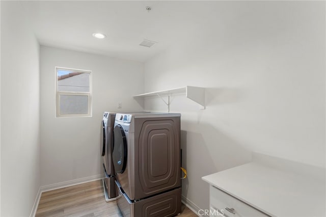 washroom featuring light wood-type flooring and independent washer and dryer