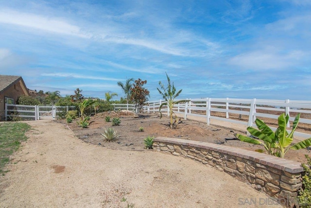 view of yard featuring a rural view