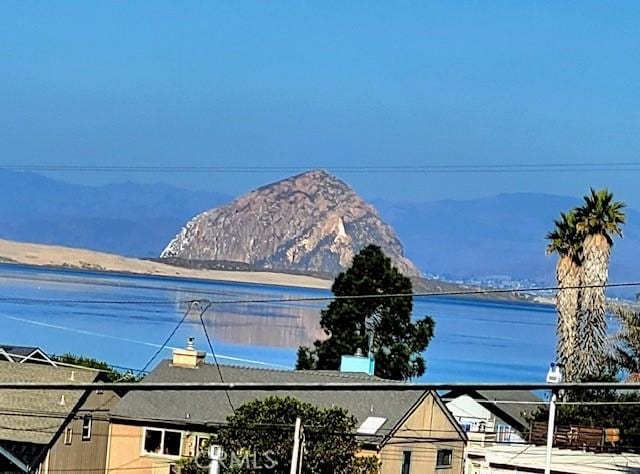 water view featuring a mountain view