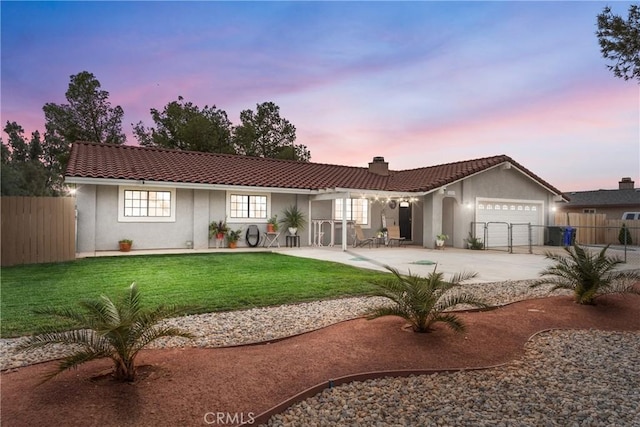 view of front facade featuring a yard and a garage