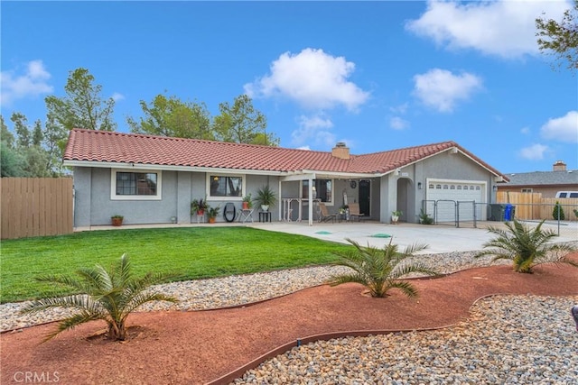 view of front of property featuring a front yard and a garage