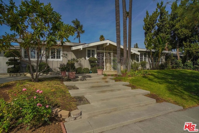 ranch-style house with a front yard