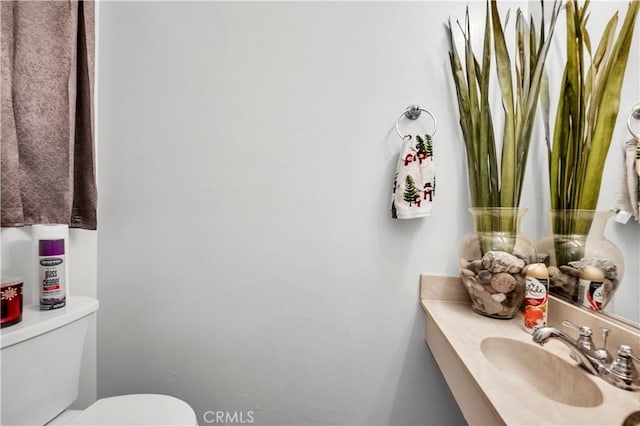 bathroom featuring toilet and sink