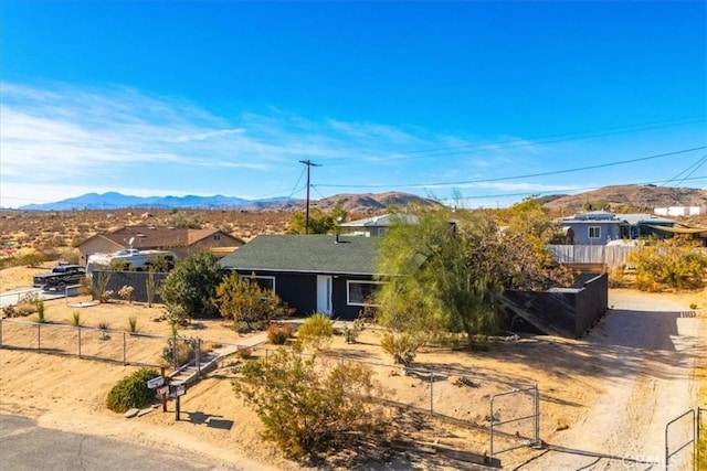 single story home featuring a mountain view