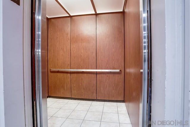 room details featuring elevator