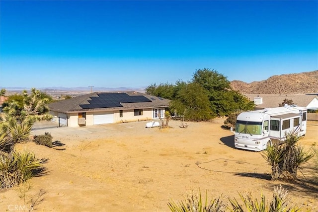 view of yard featuring a mountain view and a garage