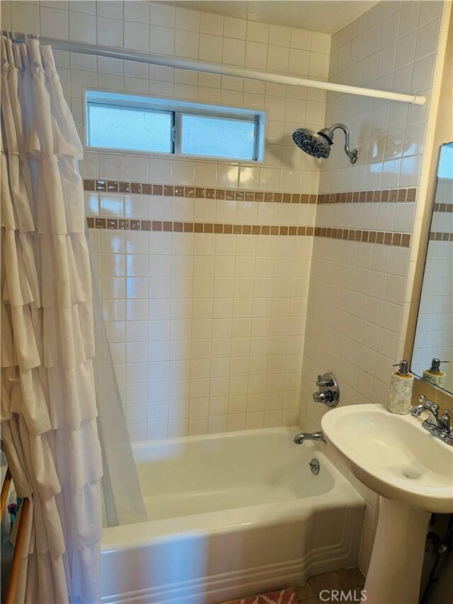 bathroom featuring shower / bathtub combination with curtain