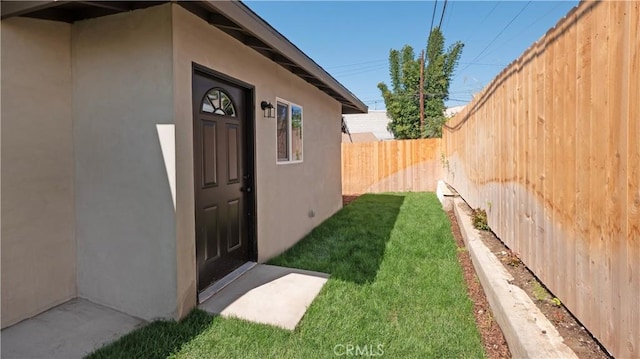 view of yard featuring a fenced backyard