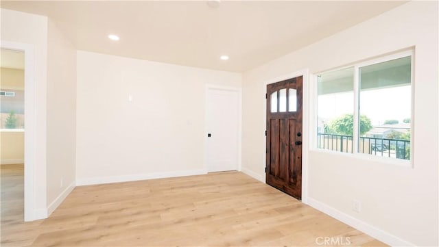 foyer with recessed lighting, baseboards, visible vents, and light wood finished floors