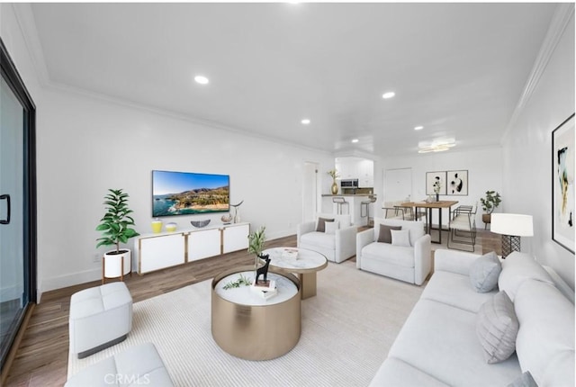 living room with light wood-type flooring and crown molding