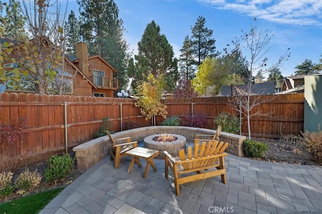 view of patio with an outdoor fire pit