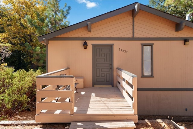 view of front of house featuring a wooden deck