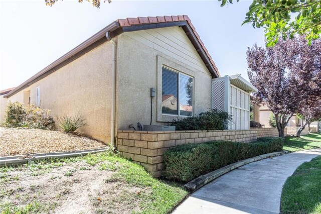 19046 Stoddard Way, Apple Valley, CA 92308 - view of side of property featuring stucco siding
