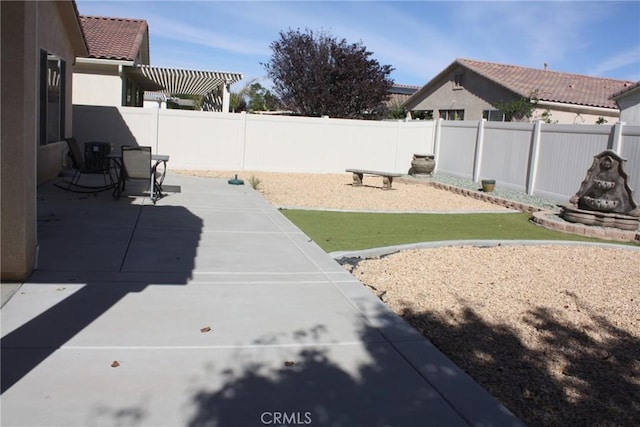 view of yard with a patio