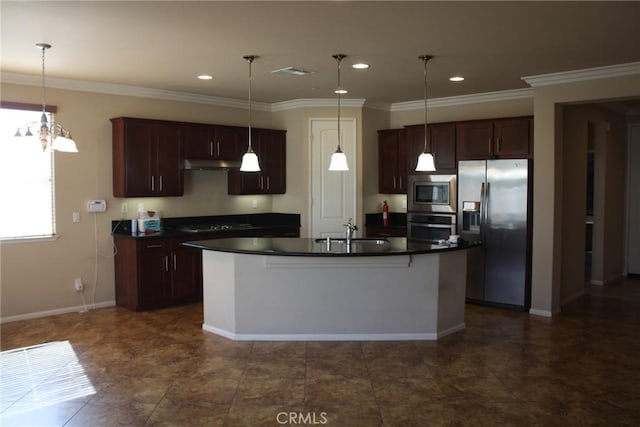 kitchen with ornamental molding, stainless steel appliances, sink, a chandelier, and an island with sink