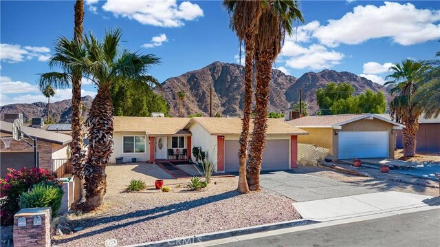 single story home featuring a mountain view