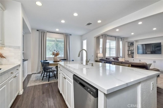 kitchen with sink, a kitchen island with sink, white cabinets, dark hardwood / wood-style flooring, and stainless steel dishwasher