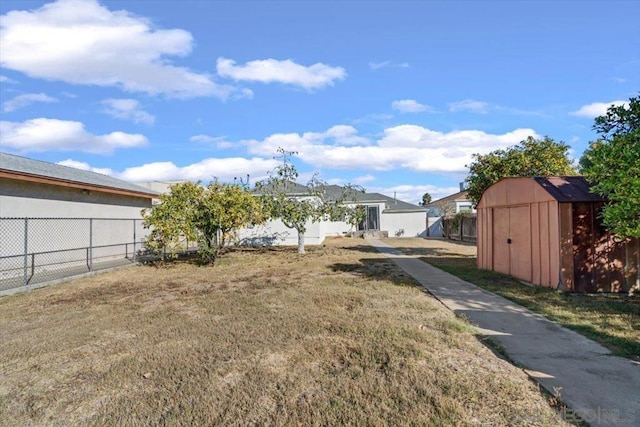 view of yard with a shed