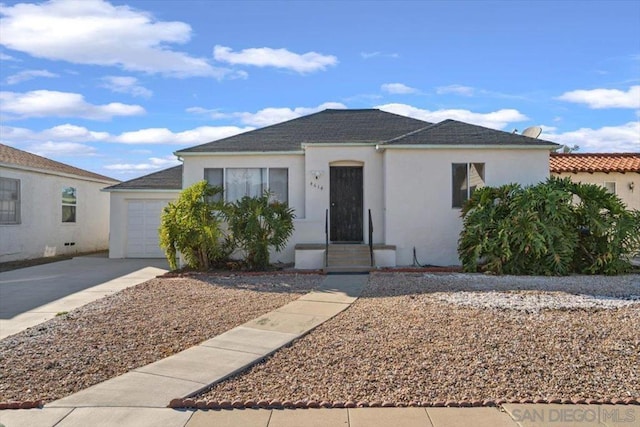 view of front facade featuring a garage