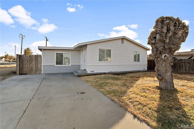 ranch-style house with a front lawn