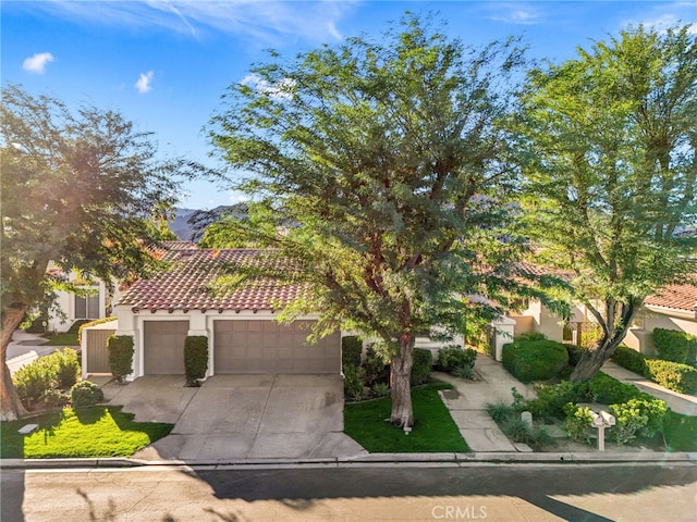 view of front of house featuring a mountain view