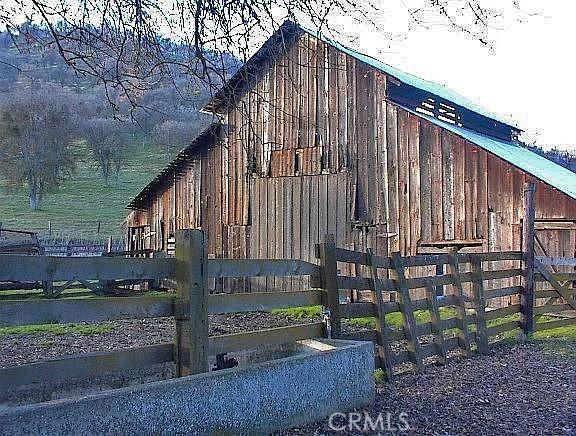 35294 Ruth Hill Rd, Squaw Valley, CA 93675 - view of side of home with an outdoor structure