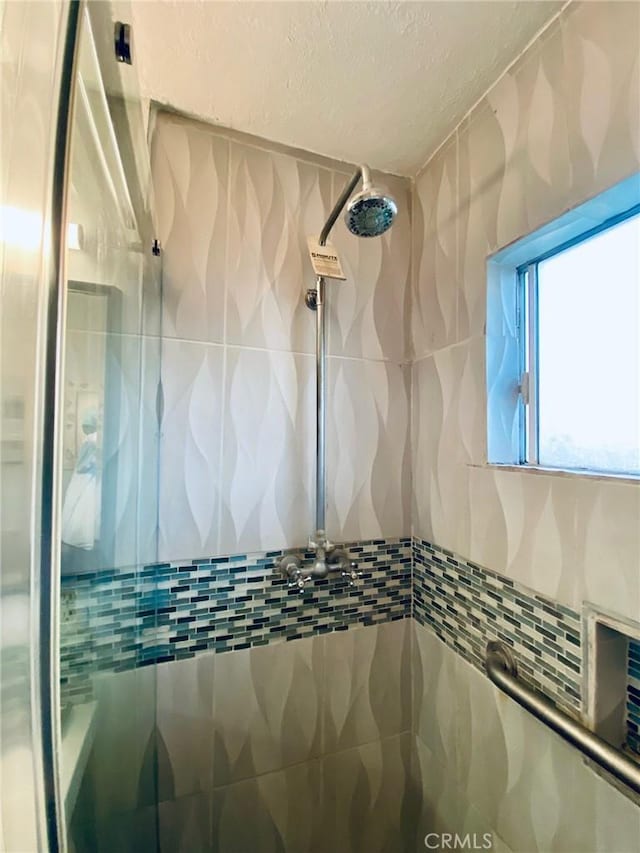 interior details with a tile shower