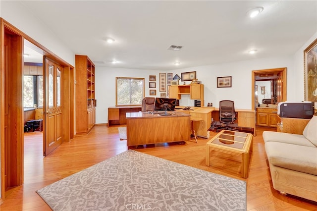 office space with a healthy amount of sunlight, light wood finished floors, visible vents, and recessed lighting