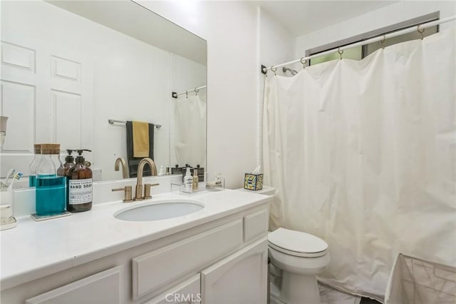 bathroom featuring a shower with curtain, vanity, and toilet